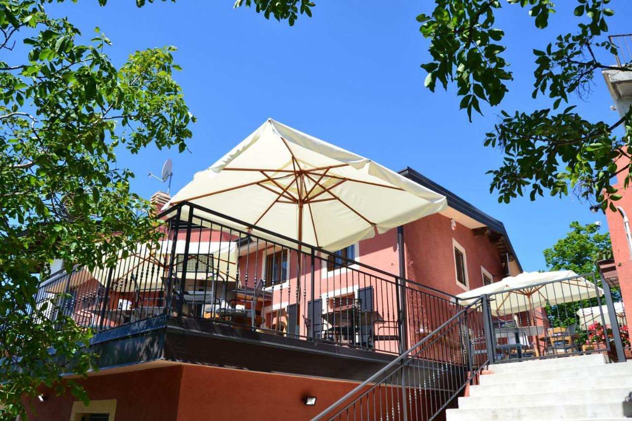 Casa Vacanze La Stele Castelmonte Екстериор снимка